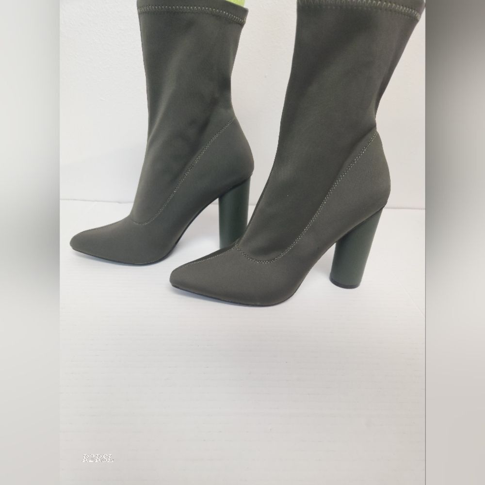 Cape Robbin Paw-1 Lower Calf Boots Olive Green Womens 8.5 Slip On